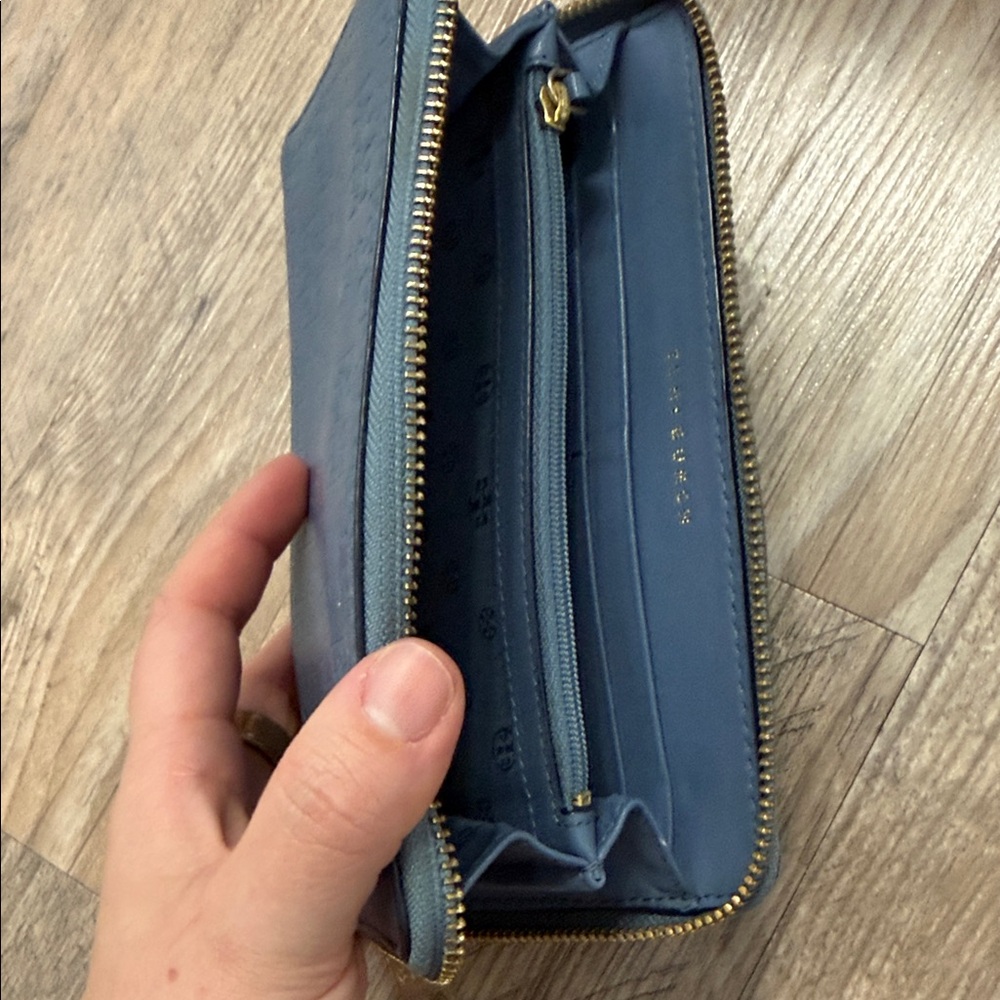 Vintage Tory Burch Navy Embossed Zip Wallet - Picture 3 of 4